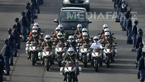 Sicriul cu trupul neînsufleţit al lui Nelson Mandela, transportat către sediul Guvernului - FOTO