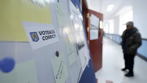 ALEGERI PREZIDENŢIALE 2019. Incidente în secţiile de votare din ţară: Primar filmat în timp ce îi dădea bani preşedintelui unei secţii / Femeie, reclamată pentru decolteu / Femeie agresată în Dolj | LIVE UPDATE