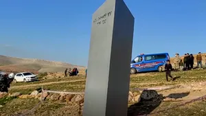 VIDEO Misterul monoliţilor rămâne nerezolvat. O nouă structură metalică a fost descoperită în Turcia