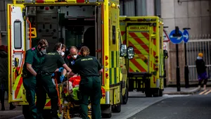 Decesele asociate COVID scad în Marea Britanie pentru prima dată în 9 săptămâni