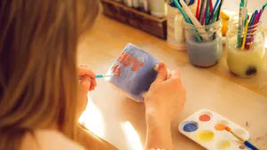 Studiu: Activităţile de creaţie artistică oferă mai multă satisfacţie decât locul de muncă