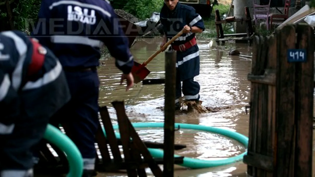 Buzău: Peste 60 de gospodării din 11 localităţi, inundate în urma ploilor