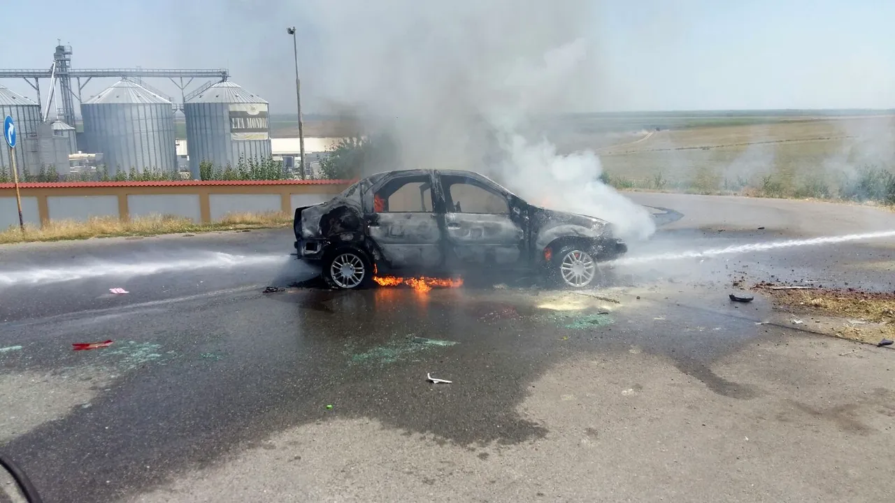ACCIDENT GRAV în judeţul Tulcea: Trei persoane rănite grav după ce maşina în care se aflau s-a răsturnat şi a luat foc