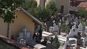 Sibiu: Ilie Vonica, înmormântat cu slujbă specială, în prezenţa a peste 500 de persoane - VIDEO
