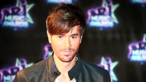 Primele imagini cu gemenii cântăreţului Enrique Iglesias. În ce ipostază au fost surprinşi bebeluşii, alături de părinţi | FOTO 