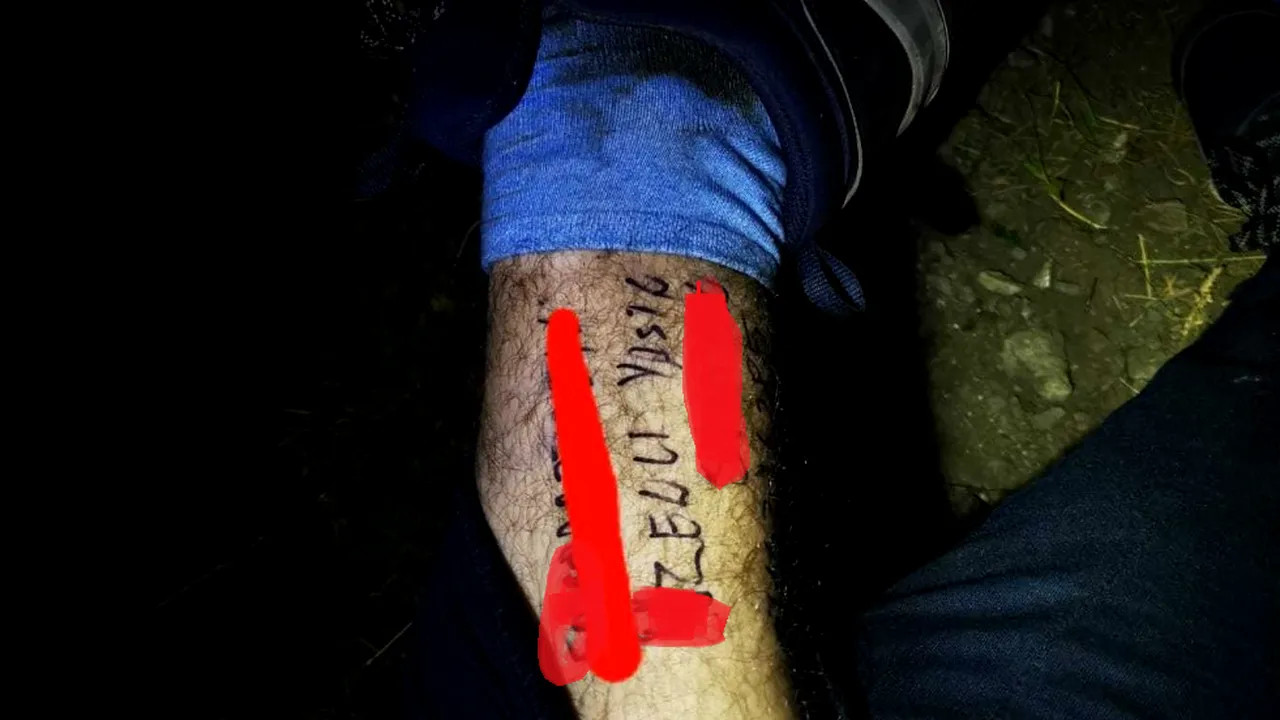 Un turist abandonat de prieteni pe munte şi-a scris CNP-ul şi numele pe picior, convins că va muri