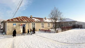 Crăciunul copiilor care îşi doresc ca moşul să le aducă şcoala mai aproape