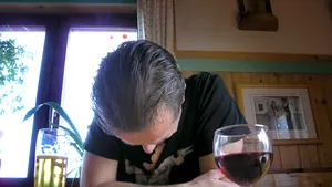 Crimă teribilă: Un bărbat şi-a ucis prietenul de pahar cu lovituri de topor, după o ceartă. Cum a încercat să scape de probe