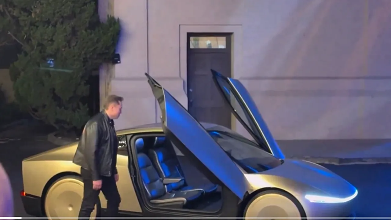 Elon Musk dezvăluie primul taxi robot produs de Tesla, care se conduce singur