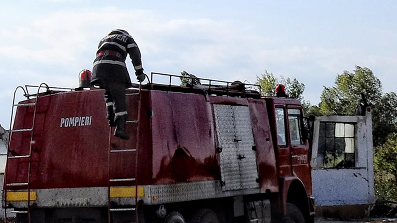 Trei tiruri au luat foc într-o parcare din Bragadiru, două persoane au fost rănite