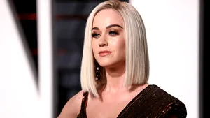 Schimbare radicală de look. Katy Perry îşi surpinde fanii 
