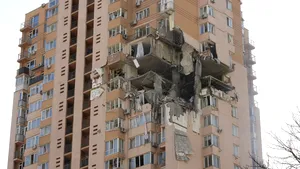 Locuitor al blocului lovit de rachetă: Nu mi-am imaginat niciodată că voi vedea aşa ceva în Kiev