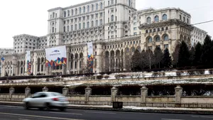 Gardurile care păzesc Palatul Parlamentului ar putea fi dărâmate. Declaraţia aparţine ministrului de Interne, Lucian Bode