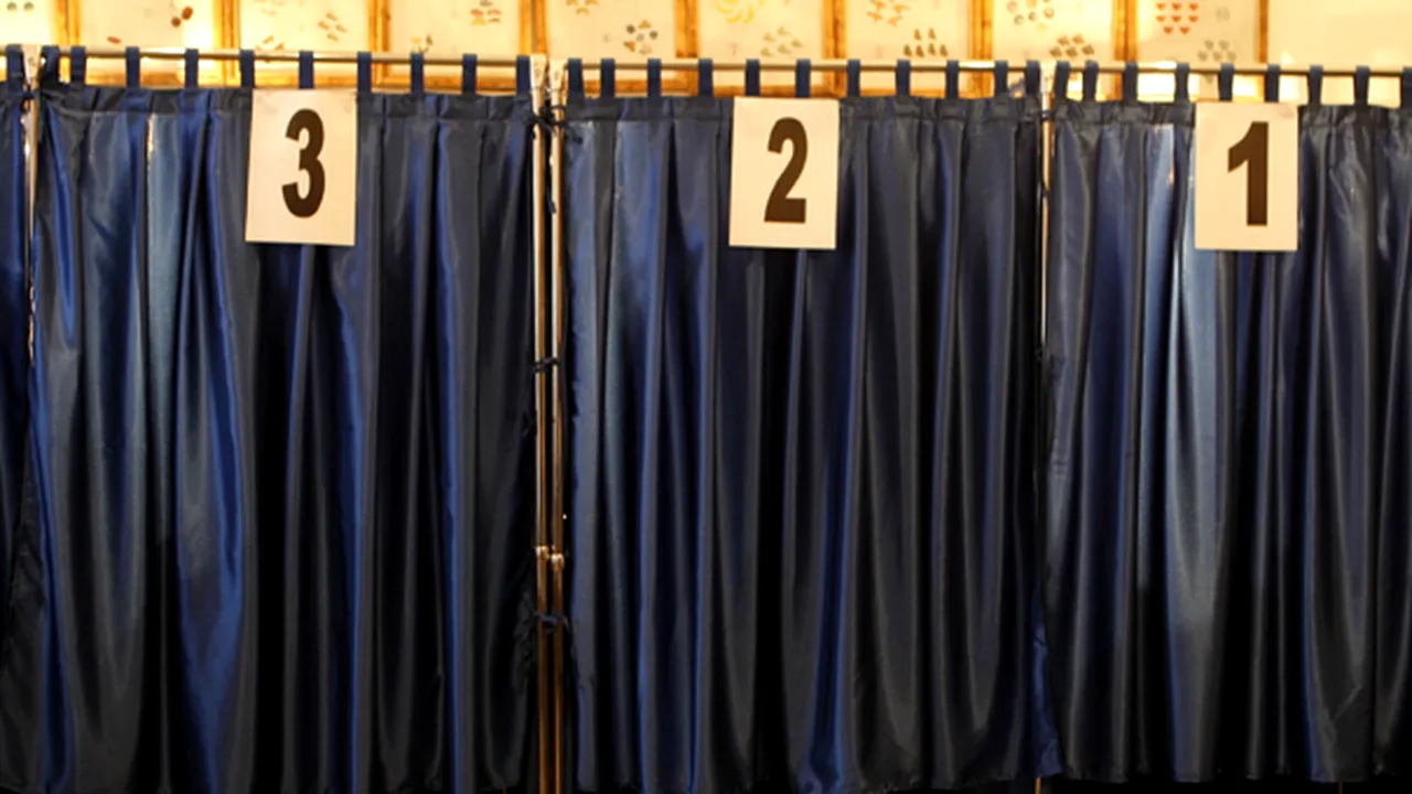 ALEGERI LOCALE 2012: Bucureştenii votează primarul general, edilii de sector, 55 consilieri generali şi 166 locali