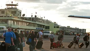 SUA îşi evacuează cetăţenii din Haiti şi suspendă expulzarea imigranţilor ilegali haitieni