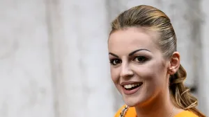 O actriţă italiană afirmă că are o relaţie lesbiană cu logodnica lui Silvio Berlusconi