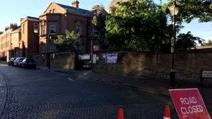 Trei cadavre au fost găsite în casa în carea a locuit John Lennon. Prima concluzie a poliţiei britanice