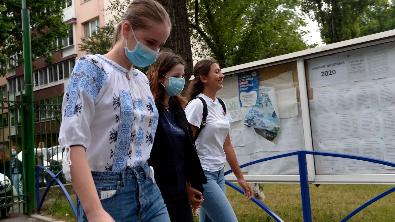 Valentin Stan, despre redeschiderea şcolilor în vreme de COVID: ”Cum îi spui copilului ăla de clasa întâi să nu atingă partea din faţă a măştii? Măi, poate le pun şi nişte cătuşe!”