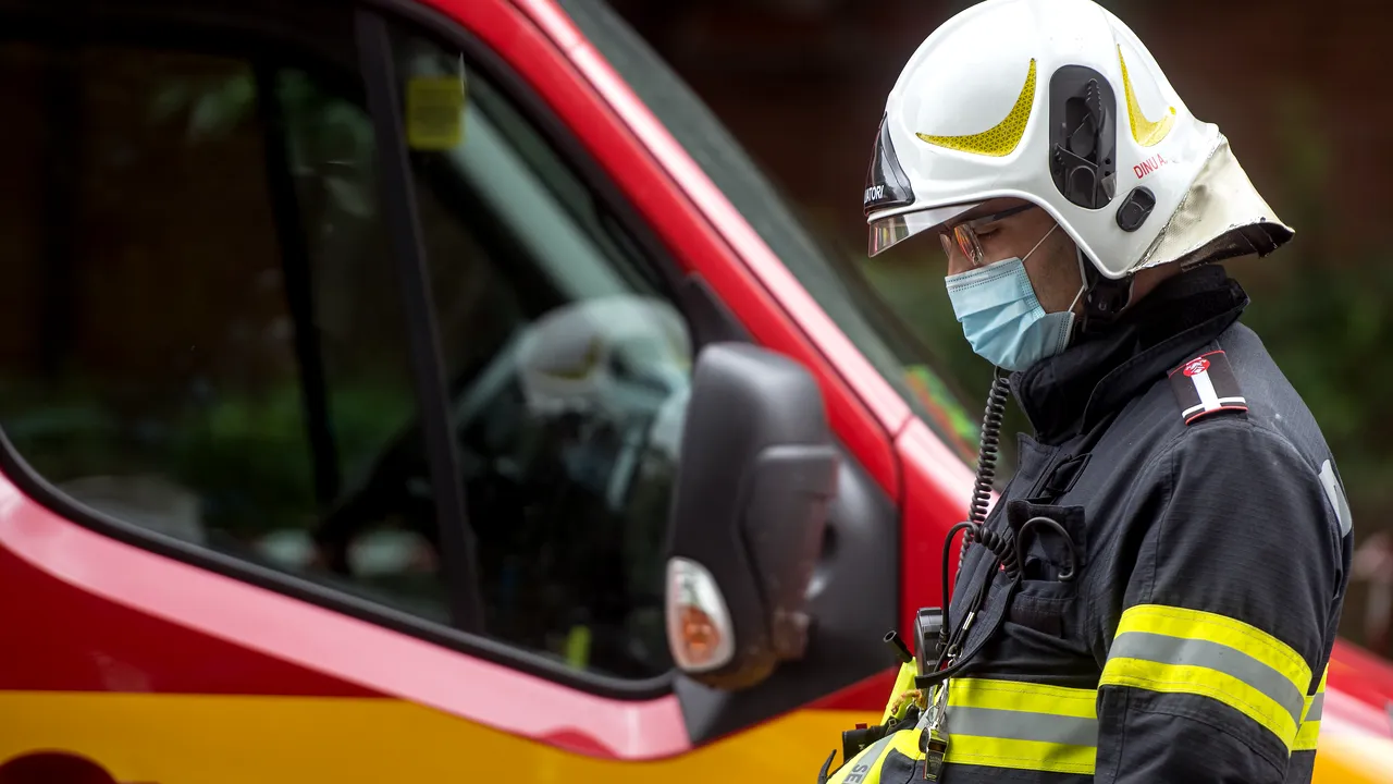Incendiu în comuna Sadova, la un atelier auto