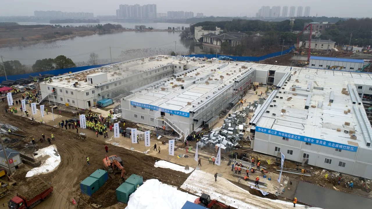 FOTO, VIDEO. Spitalul din Wuhan, inaugurat azi. Armata chineză a trimis 1.400 de doctori, asistente şi personal auxiliar / Imagini din interior