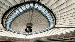 Devenite inutile, arenele sportive primesc altă destinaţie. Stadionul naţional din Varşovia, transformat într-un spital de campanie