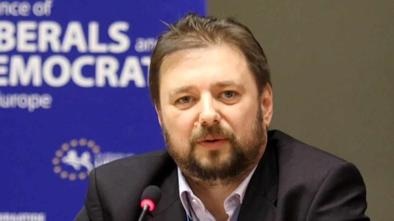Antonescu a anunţat desemnarea lui Cristian Pârvulescu drept coordonator al Forumului constituţional