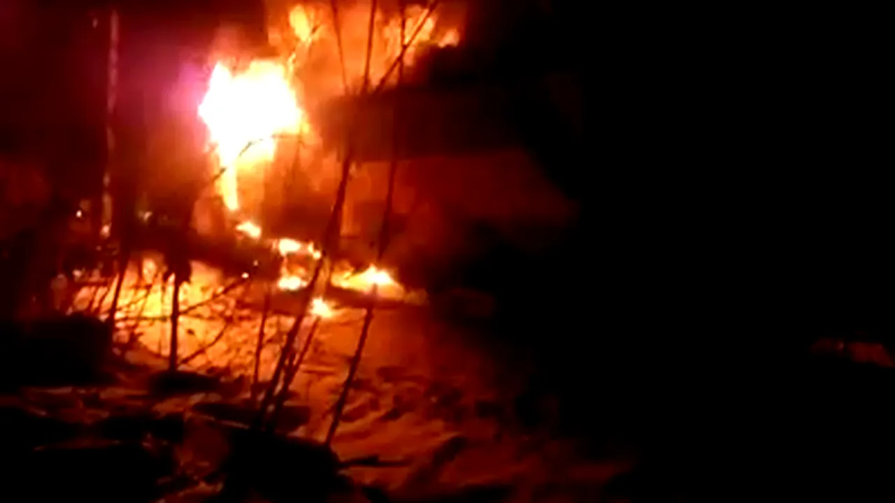 Locomotiva unui tren care tracta 40 de vagoane cisternă a ars în Hunedoara. 8 trenuri afectate. VIDEO
