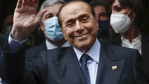 Nimic nu îl opreşte pe Berlusconi să ajungă preşedinte. Fostul premier nu se lasă descurajat de dosarele penale în care este implicat