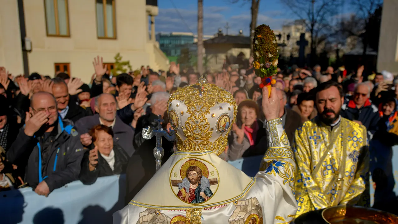 Boboteaza, sărbătoarea Botezului Domnului: tradiţii, obiceiuri şi superstiţii la români. Ziua când sunt sfinţite apele, iar fetele îşi visează ursitul