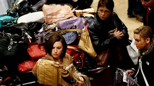 Geanta, element esenţial în garderoba feminină. Care este cea mai scumpă poşetă din lume