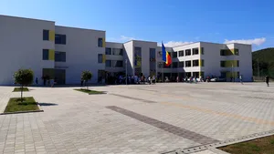 Prima şcoală construită de la zero după 1990 din judeţul Cluj, inaugurată în cea mai mare comună din România | GALERIE FOTO