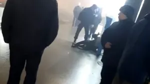 Şefii jandarmului filmat când înjură şi loveşte un bărbat au sesizat Parchetul Militar