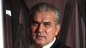Anghel Iordănescu a uitat să îşi recupereze cartea de identitate, după ce a votat