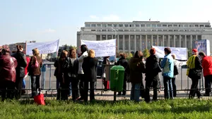 Protest la Guvern faţă de decizia Ministerului Educaţiei privind orele de sport