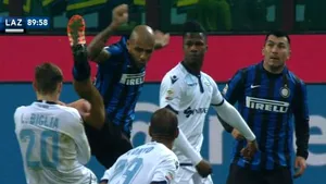 Felipe Melo, suspendat trei meciuri după ce l-a lovit în faţă, cu crampoanele, pe Lucas Biglia - VIDEO