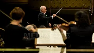 Dirijorul Daniel Barenboim a felicitat Corul Filarmonicii 