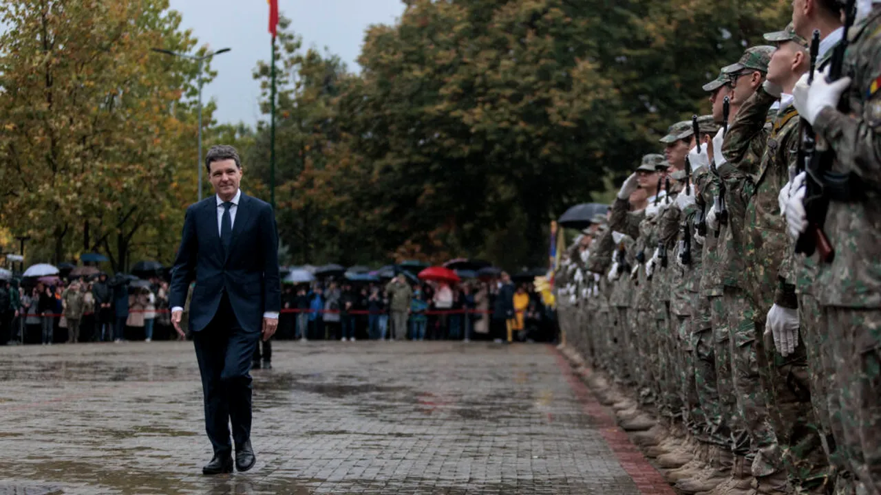 Unde au mers liderii politici de Ziua Armatei. Președintele, premierul, ministrul Apărării, Bolojan și Simion, printre militari