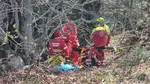 Tehnici avansate de salvare pentru recuperarea unui turist blocat într-o zonă de stâncă din Munții Făgăraș