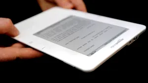 Persoanele care citesc texte de pe dispozitive electronice au dificultăţi în înţelegerea subiectului