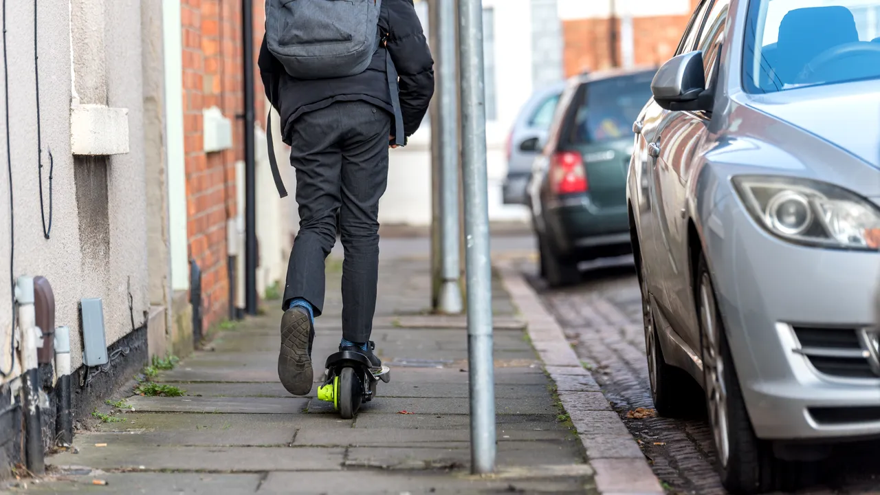 Prima ţară europeană care interzice trotinetele şi scuterele electrice pe trotuare