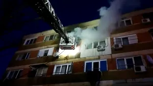 Locatarii blocului din Galaţi afectat de explozie, rămaşi fără adăpost în toiul iernii. Patru familii au fost cazate într-un centru al Primăriei. VIDEO