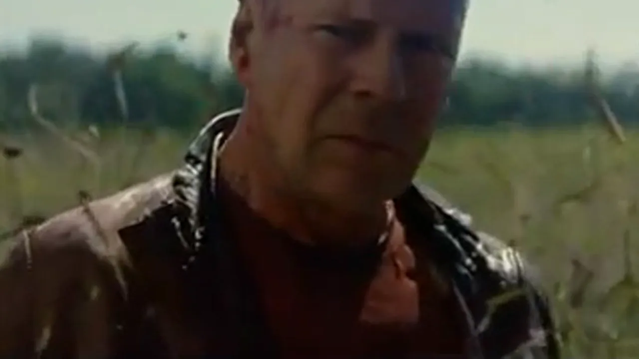 Un thriller SF cu Bruce Willis va deschide Festivalul Internaţional de Film de la Toronto 2012 - VIDEO