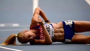 Mirela Lavric spune că a fost sechestrată în locuinţa fostului prieten şi i-a fost ruptă geaca