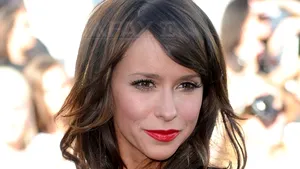 Jennifer Love Hewitt va debuta ca regizoare de lungmetraje în 2011