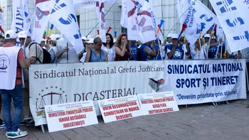 Angajații din administrația fiscală și financiară protestează în fața Ministerului Finanțelor