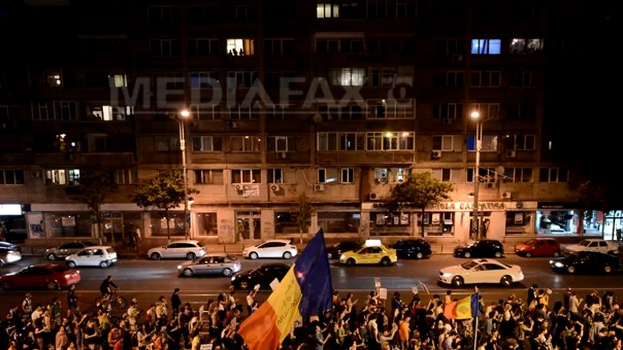PROTESTUL faţă de proiectul minier de la Roşia Montană, ajuns la a opta zi în Capitală. Peste 7000 de oameni au blocat Piaţa Universităţii  - FOTO şi VIDEO