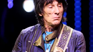 Chitaristul Ron Wood a suferit o operaţie de hernie de disc