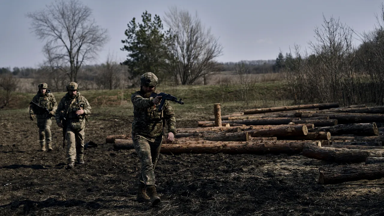 Contraofensiva Ucrainei împotriva Rusiei va fi condusă de brigăzi antrenate de NATO. Soldaţii ucraineni au fost învăţaţi cum să treacă de la apărare la atac