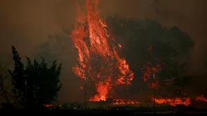 Mii de persoane evacuate şi 18 clădiri avariate în Colorado, din cauza unui incendiu de vegetaţie