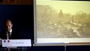 Cutiile negre ale avionului Air Algerie prăbuşit în Mali au ajuns în Franţa